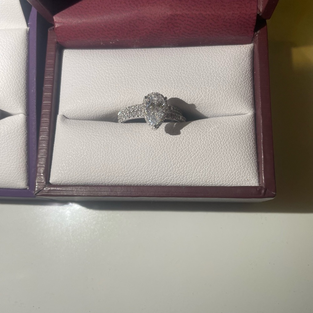 wedding ring very beautiful for women!! Designer